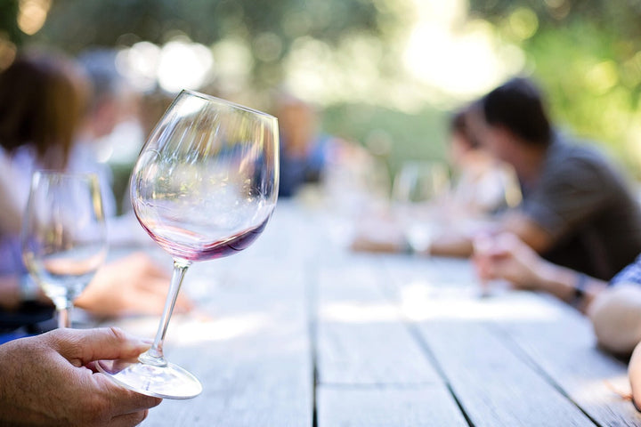 Comment un atelier autour du vin favorise la collaboration entre services ?