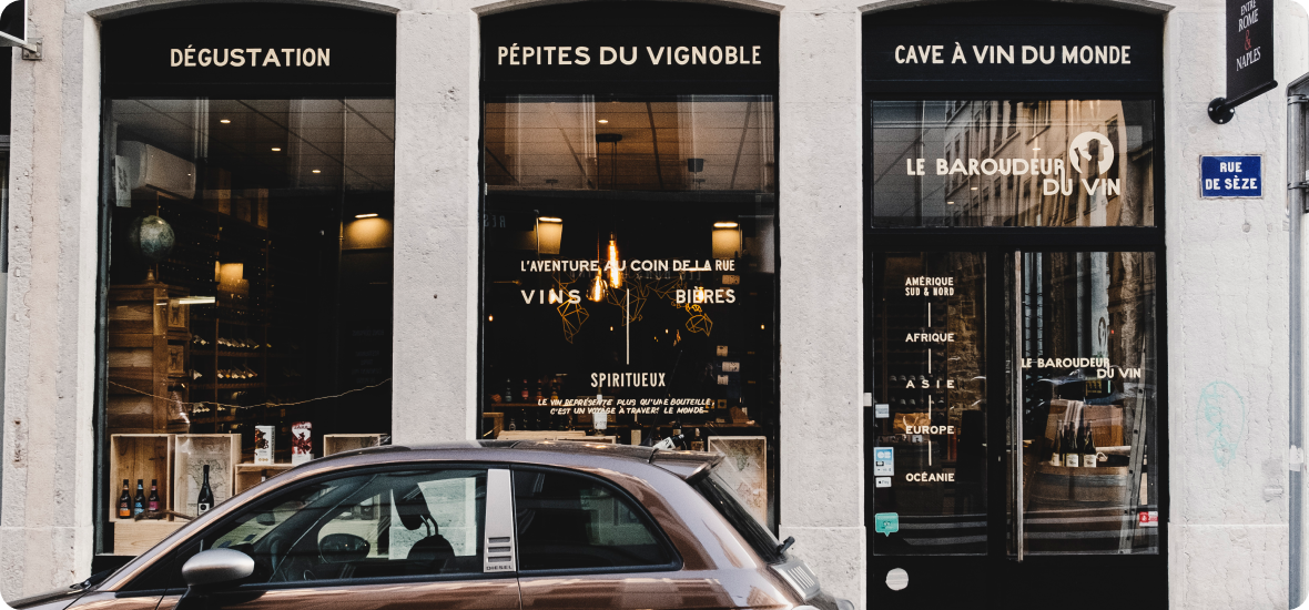 Facaden på vinbutikken Le Baroudeur du Vin, 37 rue Ney, på hjørnet af rue de Sèze